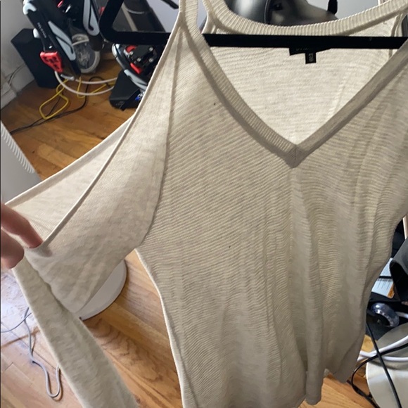 Cold shoulder v neck sweater - Picture 2 of 2